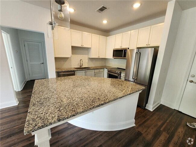 Building Photo - 840 Unit 411 Rental