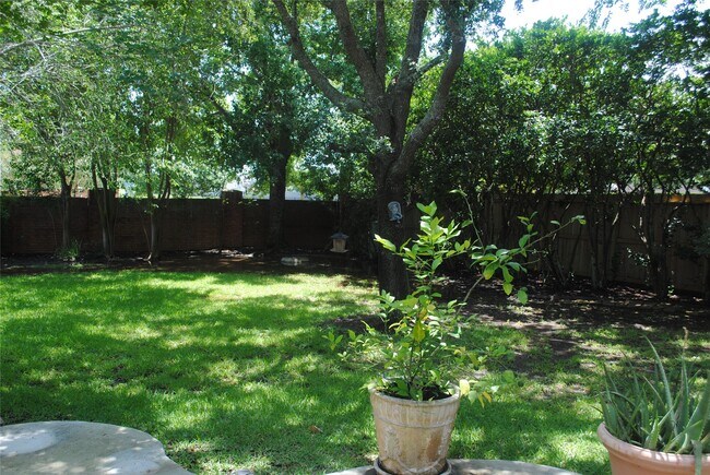 Photo - 4606 Russett Ln