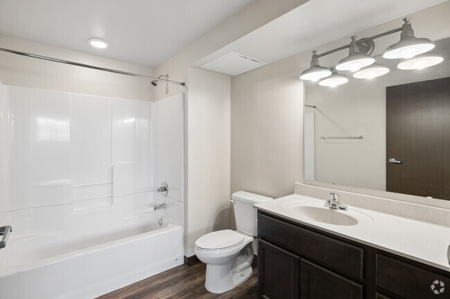 2BR, 2BA - 1,115SF - Primary Bathroom
