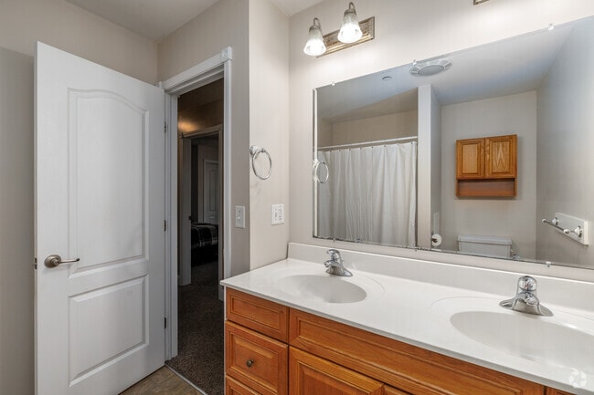 3BR, 1BA - 1,250SF - Bathroom
