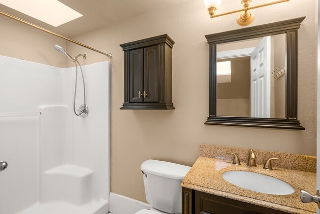 Photo - Delightful 4 Bed/2.5 Bath Craftsman home in the Rose City Park Neighbood