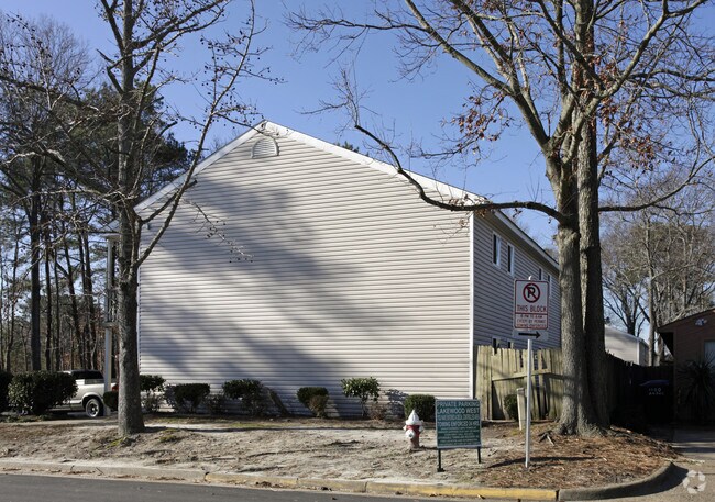 Lakewood West Apartments