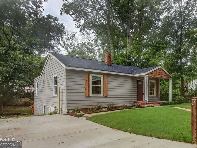 Photo - 686 Center Hill Ave NW