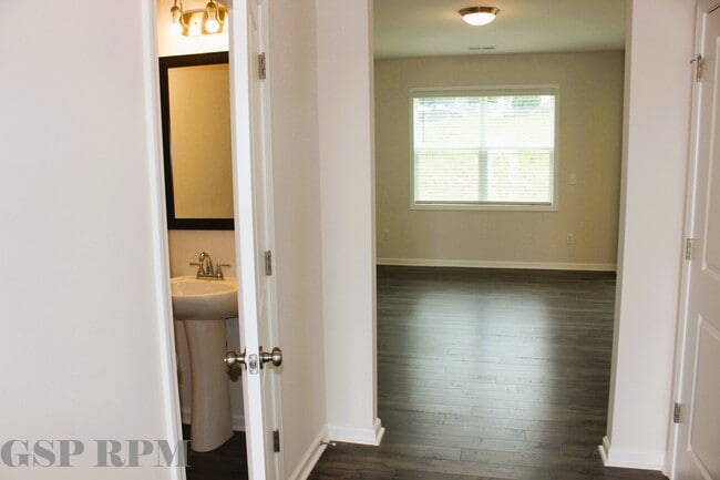 Photo - 17 Apricot Ln
