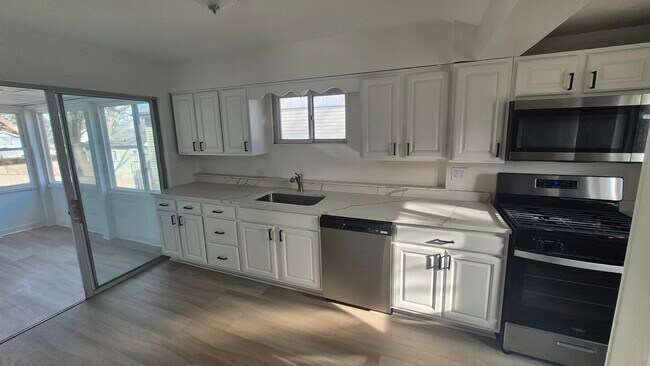 Photo - 3417 Jewett Ave