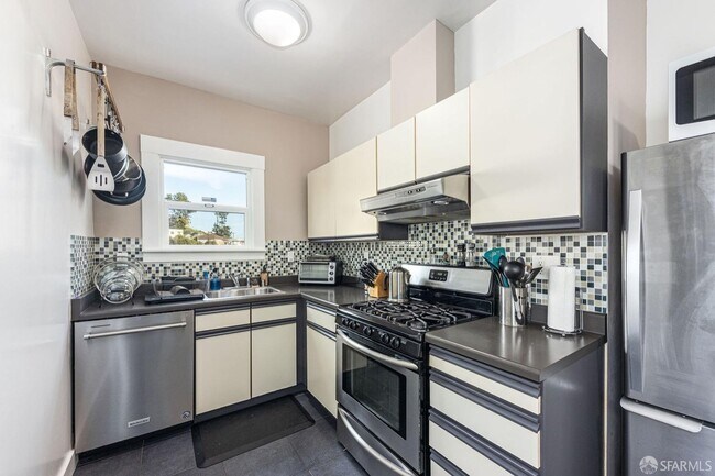 Photo - 45 Van Buren St