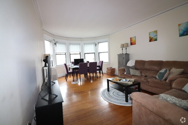Building Photo - 122 Babcock St Rental