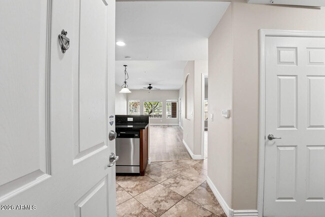 Building Photo - 5450 E Deer Valley Dr Unit 1015