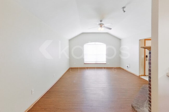 Photo - 1129 NE 8th St