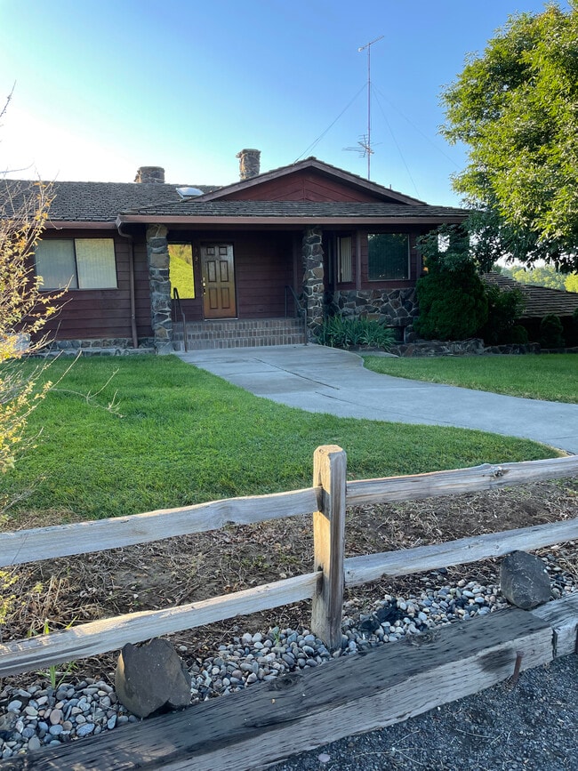 Photo - 995 Grandview Ave Unit Custom Home 2 Bed wDen