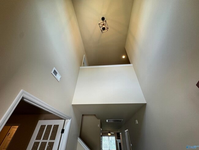 120 Meadowglade Ln