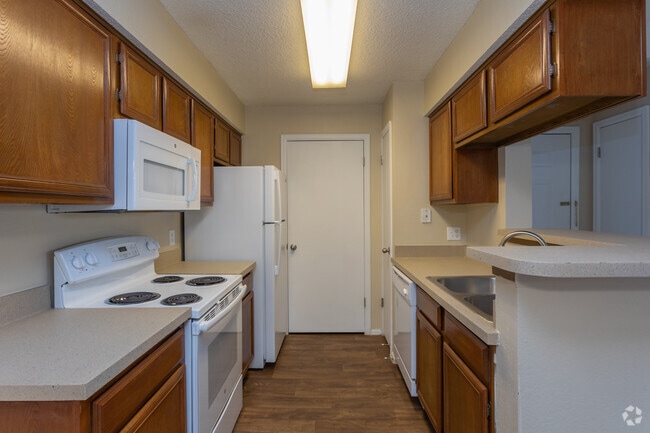 1BR, 1BA - 685 SF