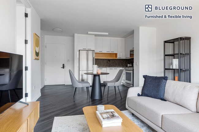 Photo - 250 E Houston St Unidad FL5-ID1125