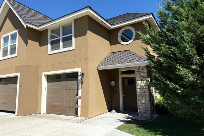 Building Photo - 22 NE Hadley Way Unit 22 Hadley Way #1 Rental