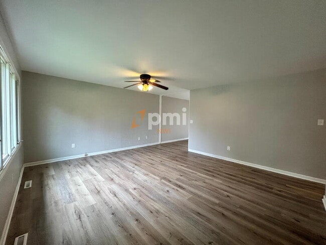 Photo - 7724 Mount St