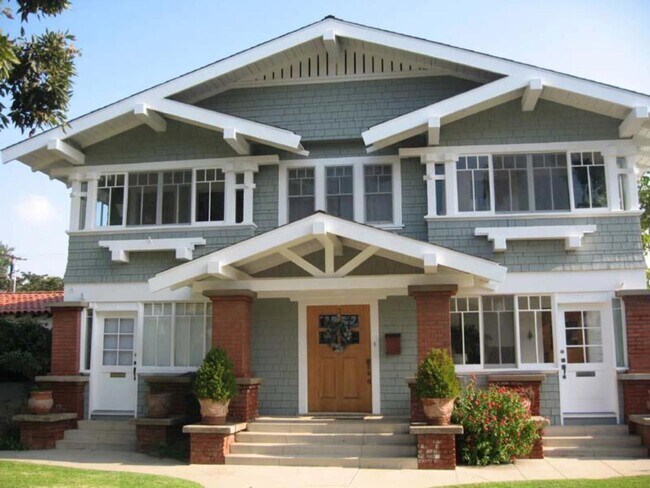 738 Main St