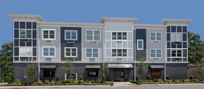 Building Photo - North Washington Square @ Hickory: In-Unit... Rental