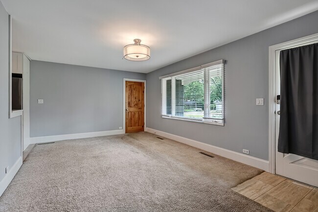 Photo - 5516 S Bruner St