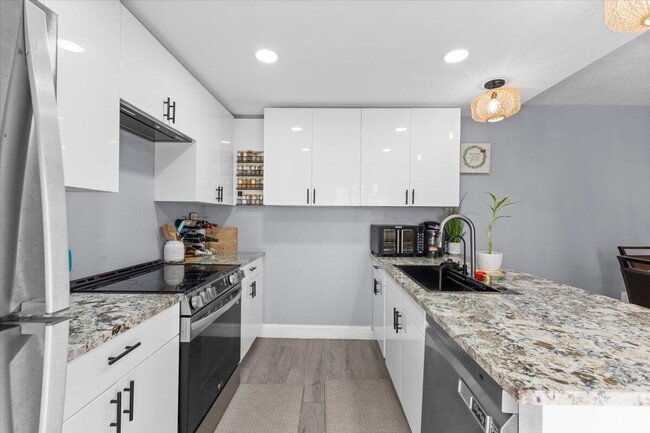 Building Photo - 2704 27th Way