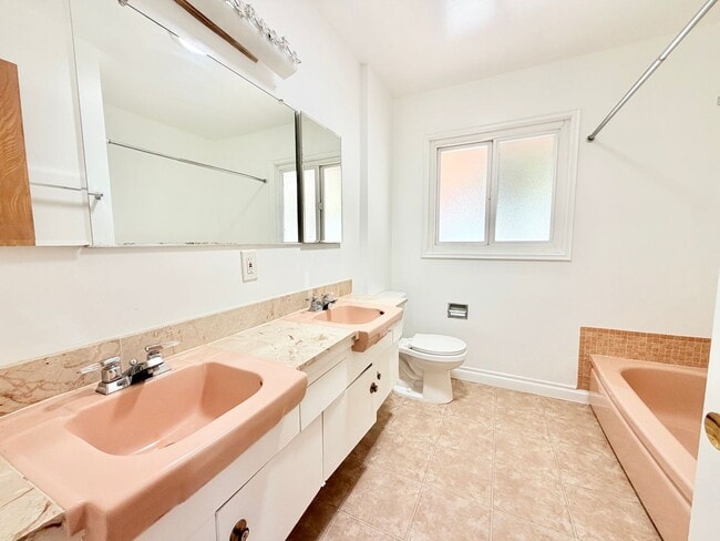 Building Photo - 4 bedroom La Mirada Home
