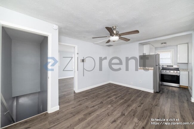 Building Photo - 633 Spring St Rental