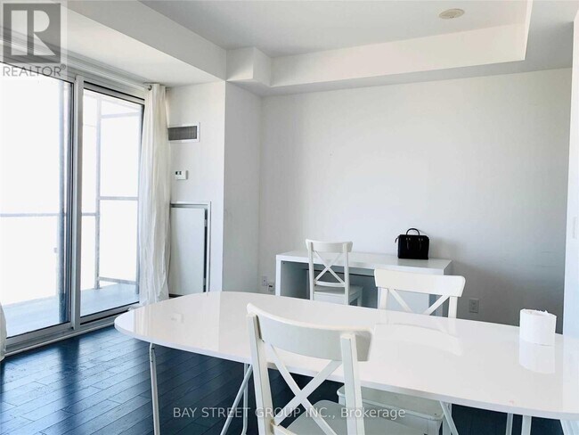 Photo - 1080 Bay St. Unité 4008