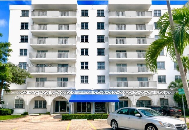 Building Photo - 1455 N Treasure Dr Unit 4M