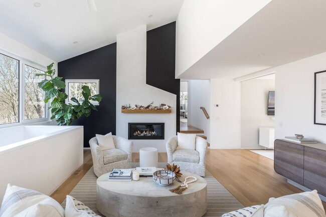 Photo - 32 Island View Dr W