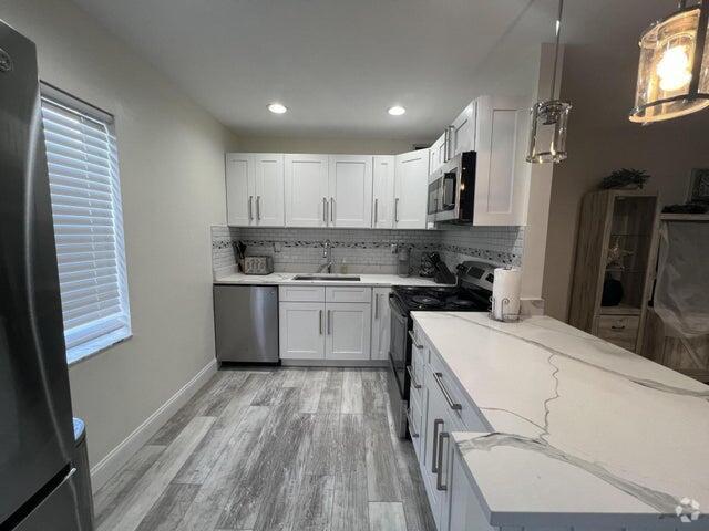 Building Photo - 525 Burgundy P Rental