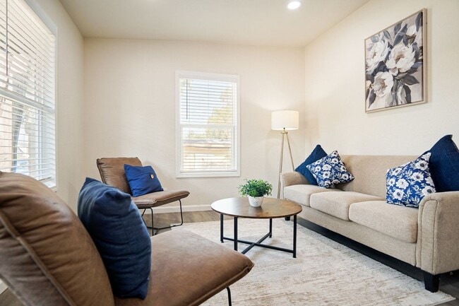 Photo - 462 Springwood Ln