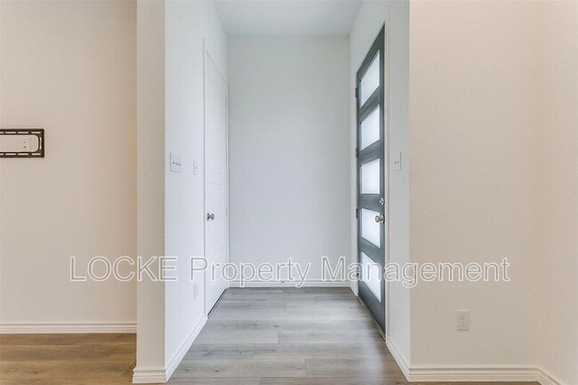 Photo - 205 Athenia Dr