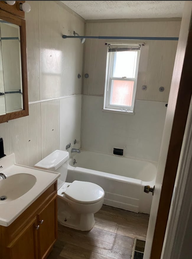Photo - Great 4 bed 2 bath near UD and Dayton cent...