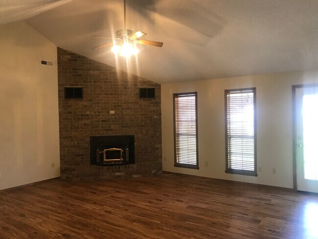 Photo - 3028 N Quartz Dr