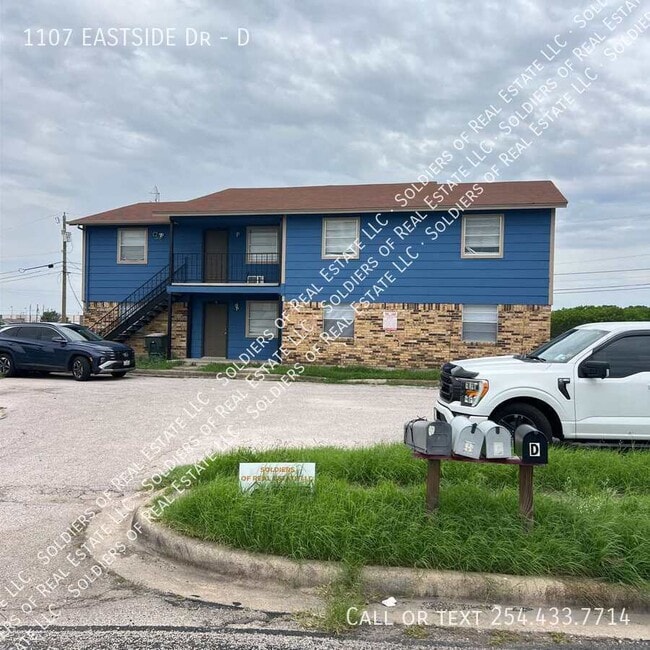 Building Photo - 1107 Eastside Dr Unit D