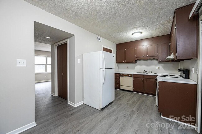 Photo - 1051 3rd St SE