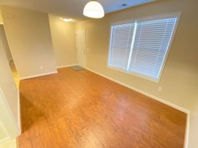 Photo - 164 W Hampton St