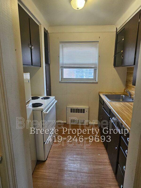 Photo - 2445 W Bancroft St