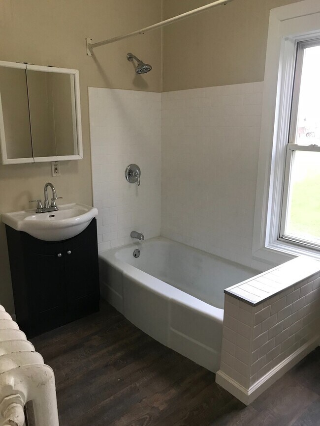 Photo - Awesome 3 Bedroom 1 bath duplex!