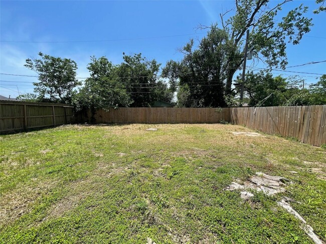 Photo - 411 Guyer St