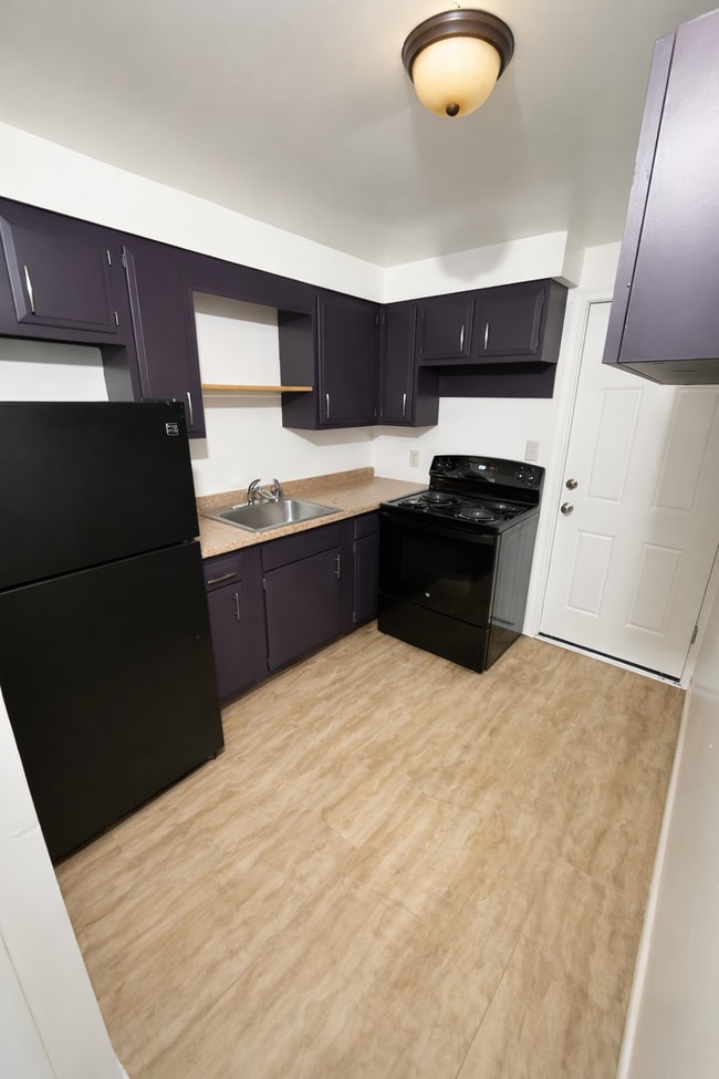 Building Photo - 2314 Broadway Ave Unit 2