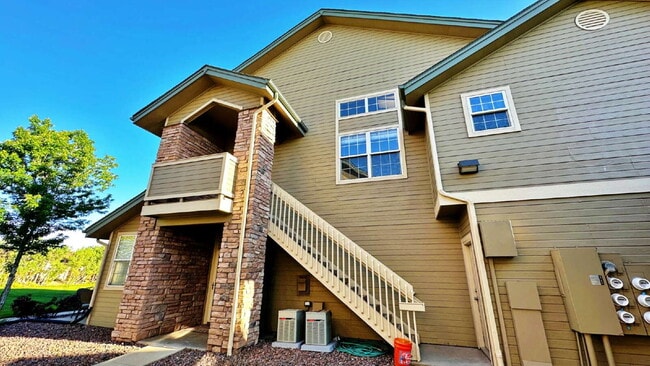 Building Photo - Fantastic Condo 2 Bed 2 Bath with Attached Garage in Littleton. Unit E
