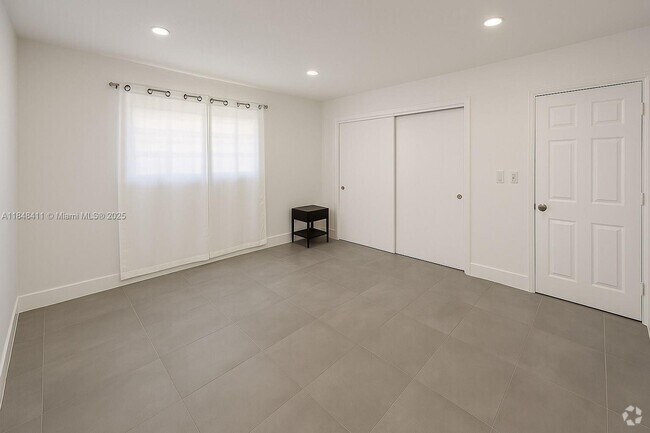 Building Photo - 310 NE 78th St Unit 6 Rental