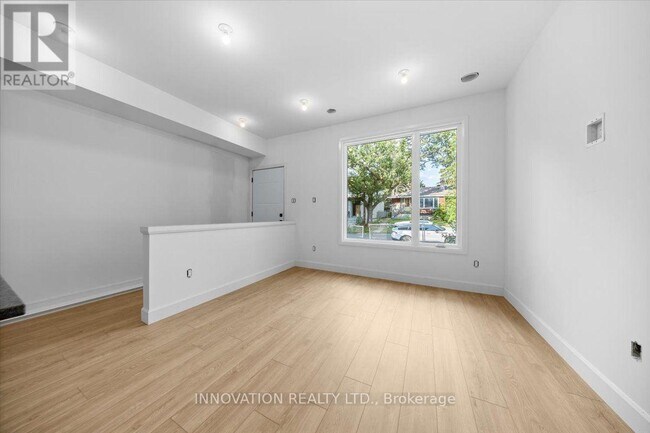 Photo - 486-1 Wentworth Ave