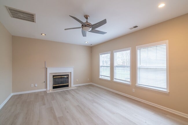 Photo - Spacious 3-Bedroom Home in Stowe Creek!