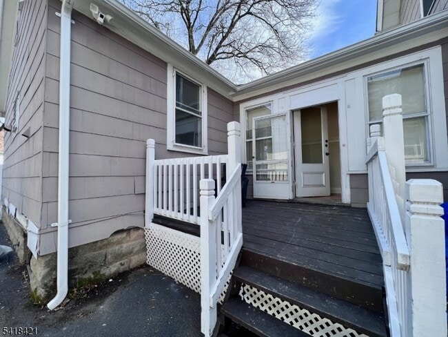 Building Photo - 81 Monroe Pl Unit rear