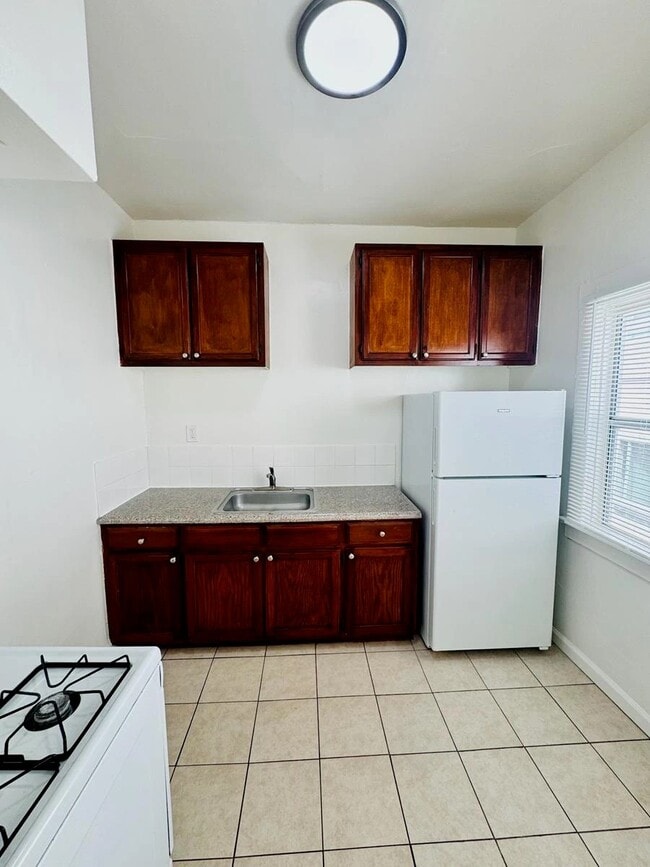 Photo - 984 S. Oxford Avenue,