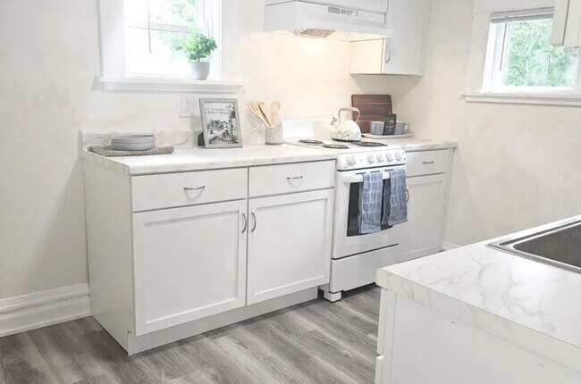 Photo - 313 E St Joseph St