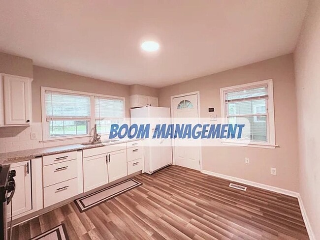 Photo - 185 Lawndale Ave