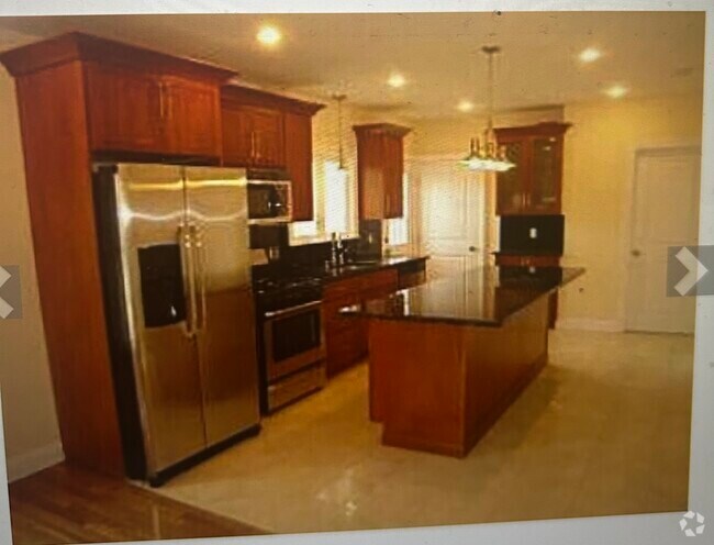 Building Photo - 160 Waverley Ave Unit #2 Rental
