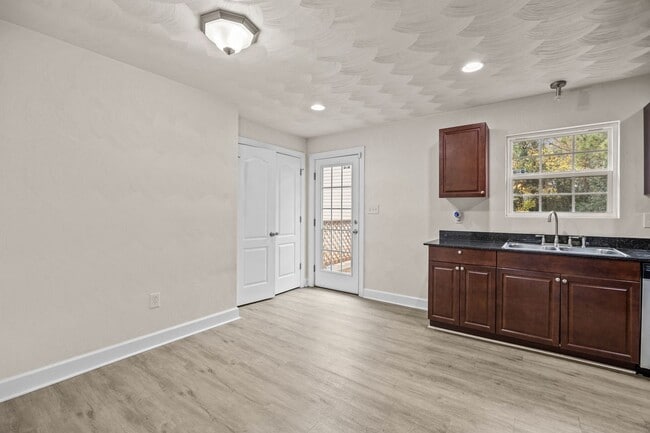 Photo - Beautiful Spacious Home for Rent in Norfolk!